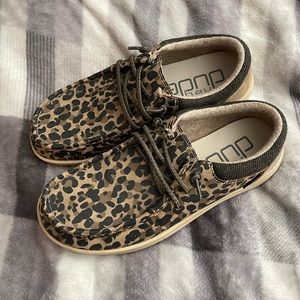 Hey Dude women’s size 7 cheetah print shoes